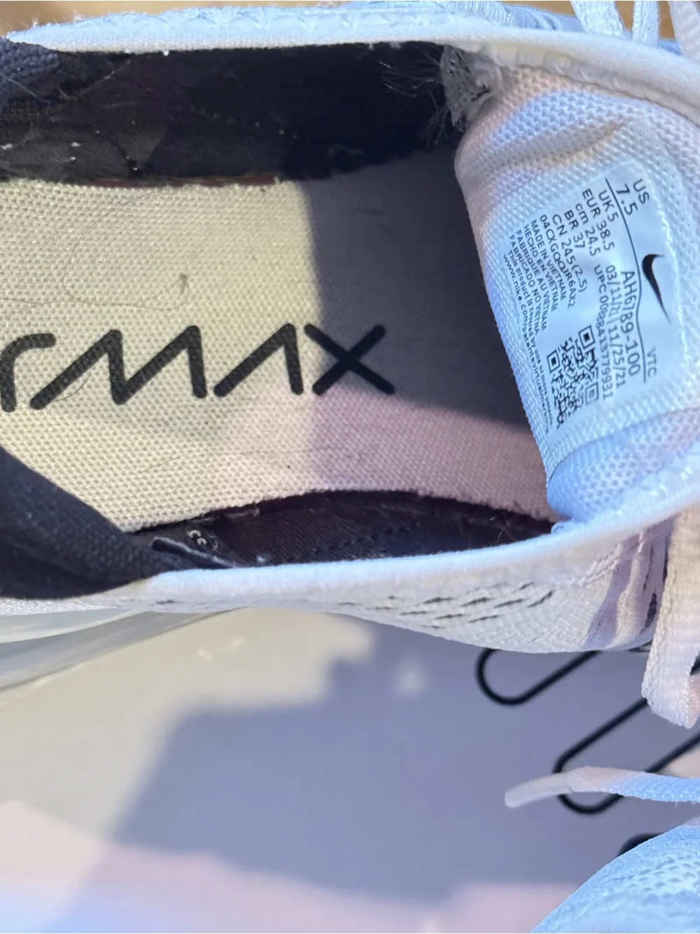 Nike Women’s Air Max 270 Sneakers White Black with Box